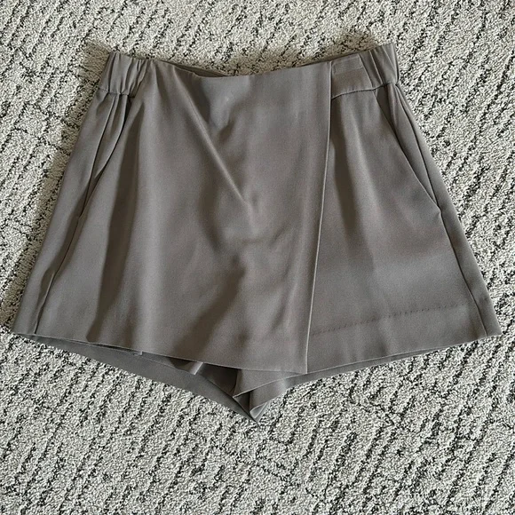 Babaton Hikaru Skort size 10 - Picture 3 of 6